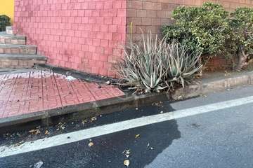 Importante pérdida de agua en la carretera de Melenara, a la altura de Picachos/TA.