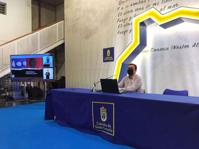 Momento de la charla de Abel Galindo, anoche en el Patio del Cabildo de Gran Canaria/TA. Momento de la charla de Abel Galindo, anoche en el Patio del Cabildo de Gran Canaria/TA.