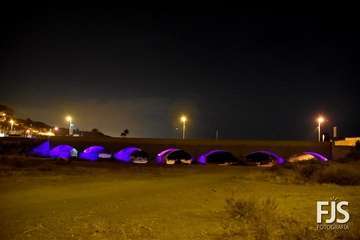 Los Siete Ojos del Barranco Real de Telde se tiñen de violeta por el 25N/Francisco Javier Santana.