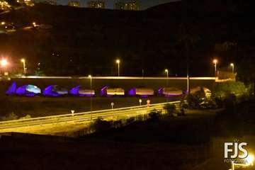 Los Siete Ojos del Barranco Real de Telde se tiñen de violeta por el 25N/Francisco Javier Santana.