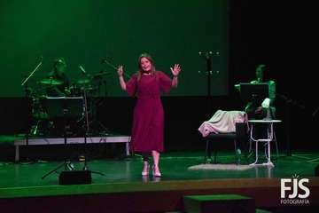 Representación en Telde la obra musical Tras la puerta violeta, ¿cruzamos?/Francisco Javier Santana.