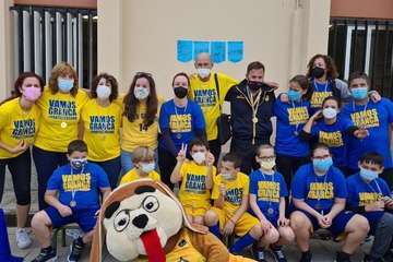 Partido de baloncesto en el CEIP San Juan para celebrar el Día de la Discapacidad/TA.