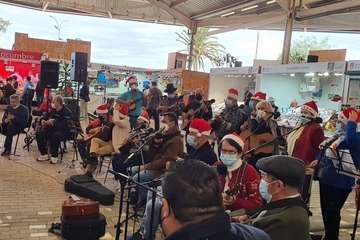 Concierto navideño de la Escuela Municipal de Folclore en el Mercado de Telde/Antonio Alí y TA.
