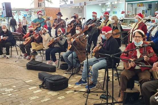 Concierto navideño de la Escuela Municipal de Folclore en el Mercado de Telde/Antonio Alí y TA.