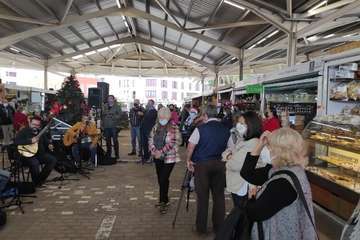Concierto navideño de la Escuela Municipal de Folclore en el Mercado de Telde/Antonio Alí y TA.