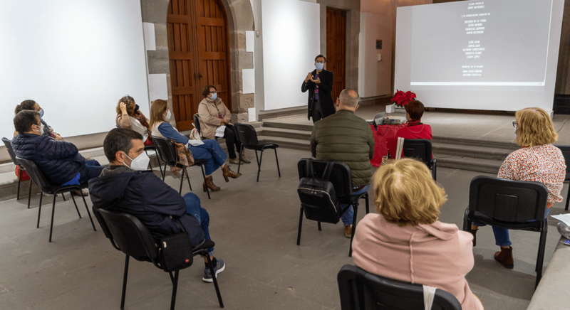 El cine-forum tuvo lugar en la ermita de San Pedro Mártir/TA.