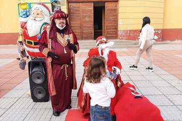  Papá Noel reparte alegría e ilusión en La Garita y Valle de Jinámar/TA.
