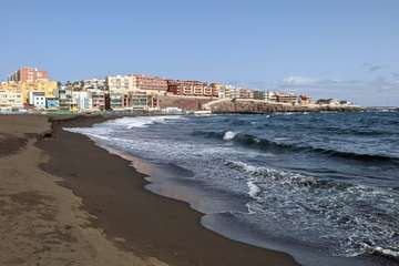 El oleaje provoca un talud de un metro de altura en la playa de Melenara/Antonio Rico.