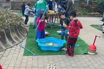 Diversión infantil en el parque urbano de Arnao (Telde)/Francisco Javier Santana.