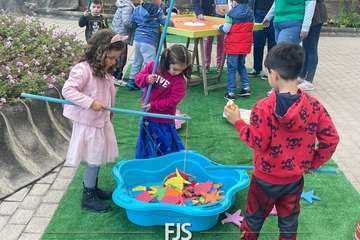 Diversión infantil en el parque urbano de Arnao (Telde)/Francisco Javier Santana.
