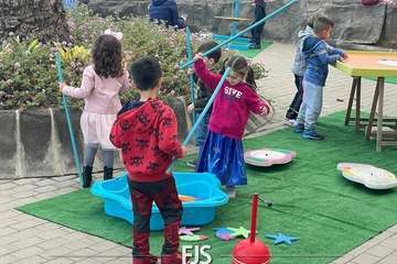 Diversión infantil en el parque urbano de Arnao (Telde)/Francisco Javier Santana.
