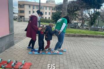 Diversión infantil en el parque urbano de Arnao (Telde)/Francisco Javier Santana.