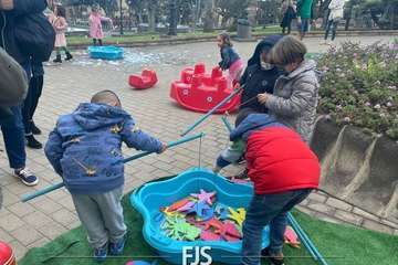 Diversión infantil en el parque urbano de Arnao (Telde)/Francisco Javier Santana.