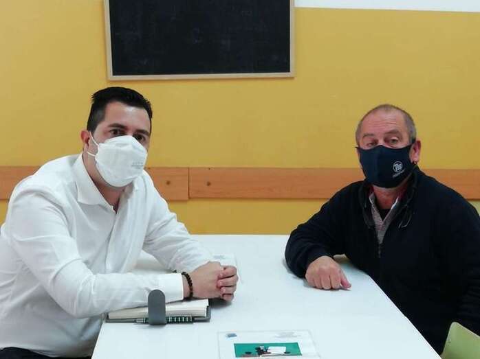 Reunión del secretario general del PSOE teldense con el directivo de la AV Punto y Seguido/TA.