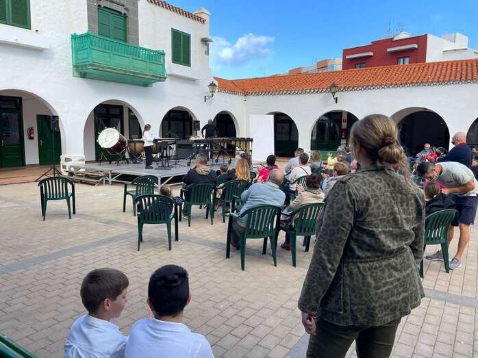 Momento de la actividad de este miércoles en el patio de la Casa de la Juventud/TA.