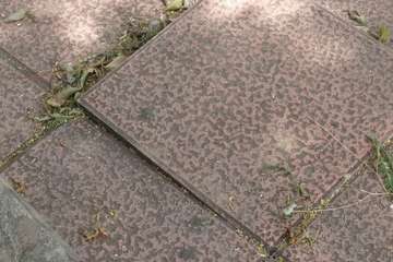 Denuncia vecinal sobre el estado del parque infantil de Las Huesas/TA.