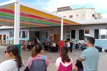 La Banda Municipal deleita a los escolares del CEIP León y Castillo de Telde/TA.