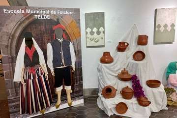  Exposición de artesanía popular canaria en las Casas Consistoriales de San Juan/TA.