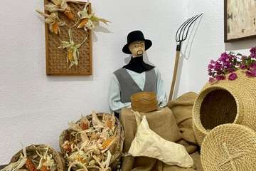  Exposición de artesanía popular canaria en las Casas Consistoriales de San Juan/TA.