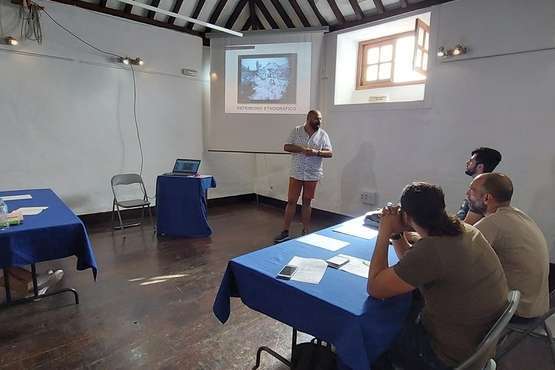 Mireles imparte en Telde la segunda sesión del curso de iniciación a la arqueología/TA.