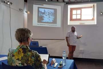 Mireles imparte en Telde la segunda sesión del curso de iniciación a la arqueología/TA.