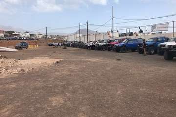 Exhibición de 4x4 y exposición de coches antiguos y clásicos en Lomo Cementerio (Telde)/TA.