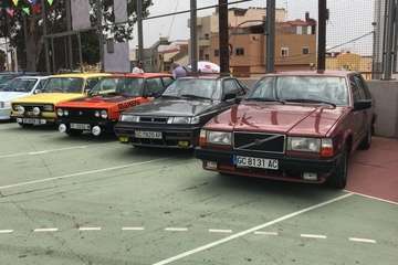 Exhibición de 4x4 y exposición de coches antiguos y clásicos en Lomo Cementerio (Telde)/TA.