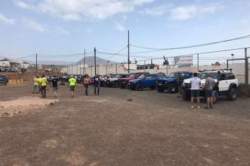 Exhibición de 4x4 y exposición de coches antiguos y clásicos en Lomo Cementerio (Telde)/TA.