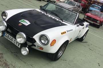 Exhibición de 4x4 y exposición de coches antiguos y clásicos en Lomo Cementerio (Telde)/TA.