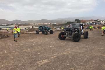 Exhibición de 4x4 y exposición de coches antiguos y clásicos en Lomo Cementerio (Telde)/TA.