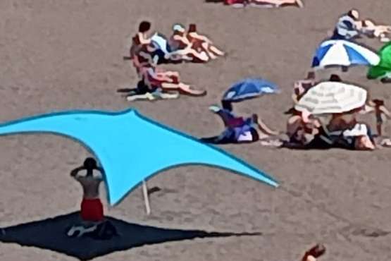 Macro sombrilla en la playa de Melenara/TA.