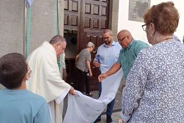 La Virgen de las Nieves regresa a su camarín en el templo de Lomo Magullo (Telde)/Francisco Javier Santana.