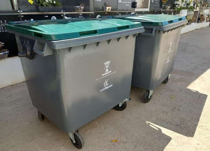 Dos de llos nuevos contenedores instalados estos días/TA.