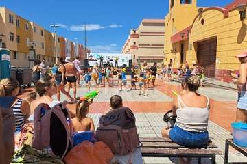 Divertida fiesta del agua y la sal en La Garita/TA.