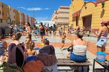 Divertida fiesta del agua y la sal en La Garita/TA.