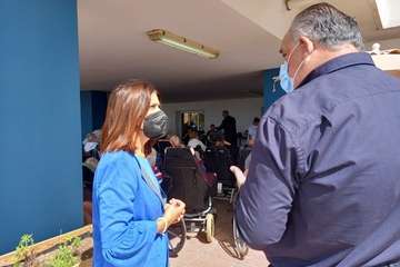 La Banda Municipal y el cantante Fasur deleitan a los internos de la Residencia de Taliarte/TA.