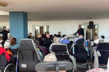 La Banda Municipal y el cantante Fasur deleitan a los internos de la Residencia de Taliarte/TA.