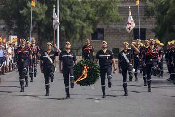 Desfile de la UME en Gando (Telde) por la festividad de su patrona/Canarias7.