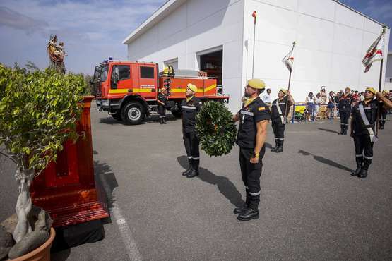 Desfile de la UME en Gando (Telde) por la festividad de su patrona/Canarias7.