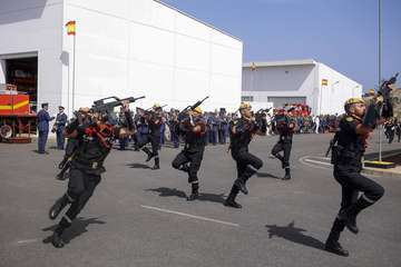 Desfile de la UME en Gando (Telde) por la festividad de su patrona/Canarias7.