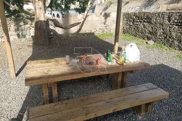 El incivismo se ceba con el área descanso del Puente de los Siete Ojos/TA.