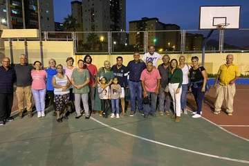 Los participantes en el curso de Agricultura Ecológica celebran Los Finaos/TA.