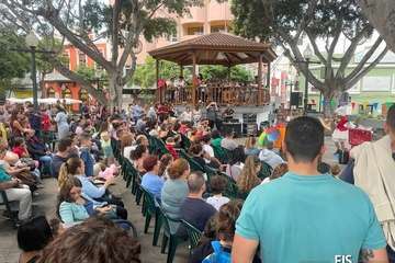 El teatro de familia anima la tarde en Los Llanos de Telde/Francisco Javier Santana.