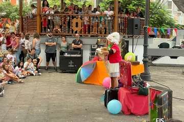 El teatro de familia anima la tarde en Los Llanos de Telde/Francisco Javier Santana.