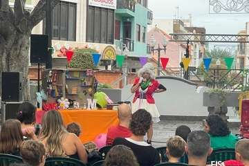 El teatro de familia anima la tarde en Los Llanos de Telde/Francisco Javier Santana.