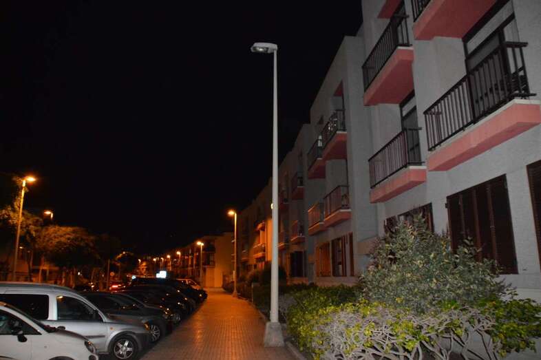 Farola que lleva una semana fuera de servicio/TA.