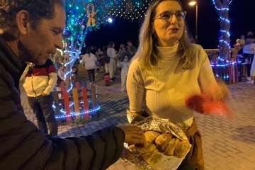 La Navidad prende en Clavellinas/TA.