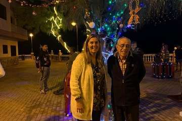 La Navidad prende en Clavellinas/TA.