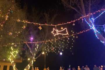 La Navidad prende en Clavellinas/TA.