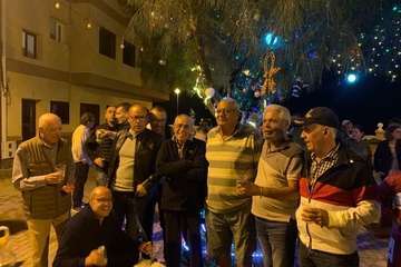 La Navidad prende en Clavellinas/TA.